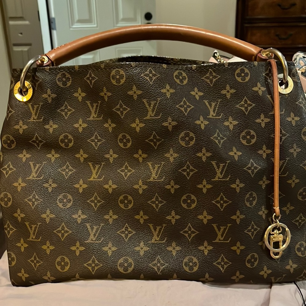 COPY - Authentic Louis Vuitton Artsy GM